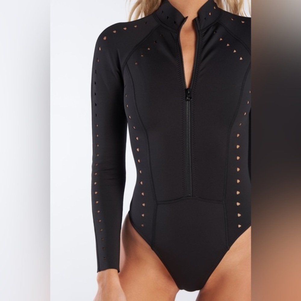 GIGI C Medium Riley Surfsuit Laser Cut Detail Zipper Closure Swimsuit